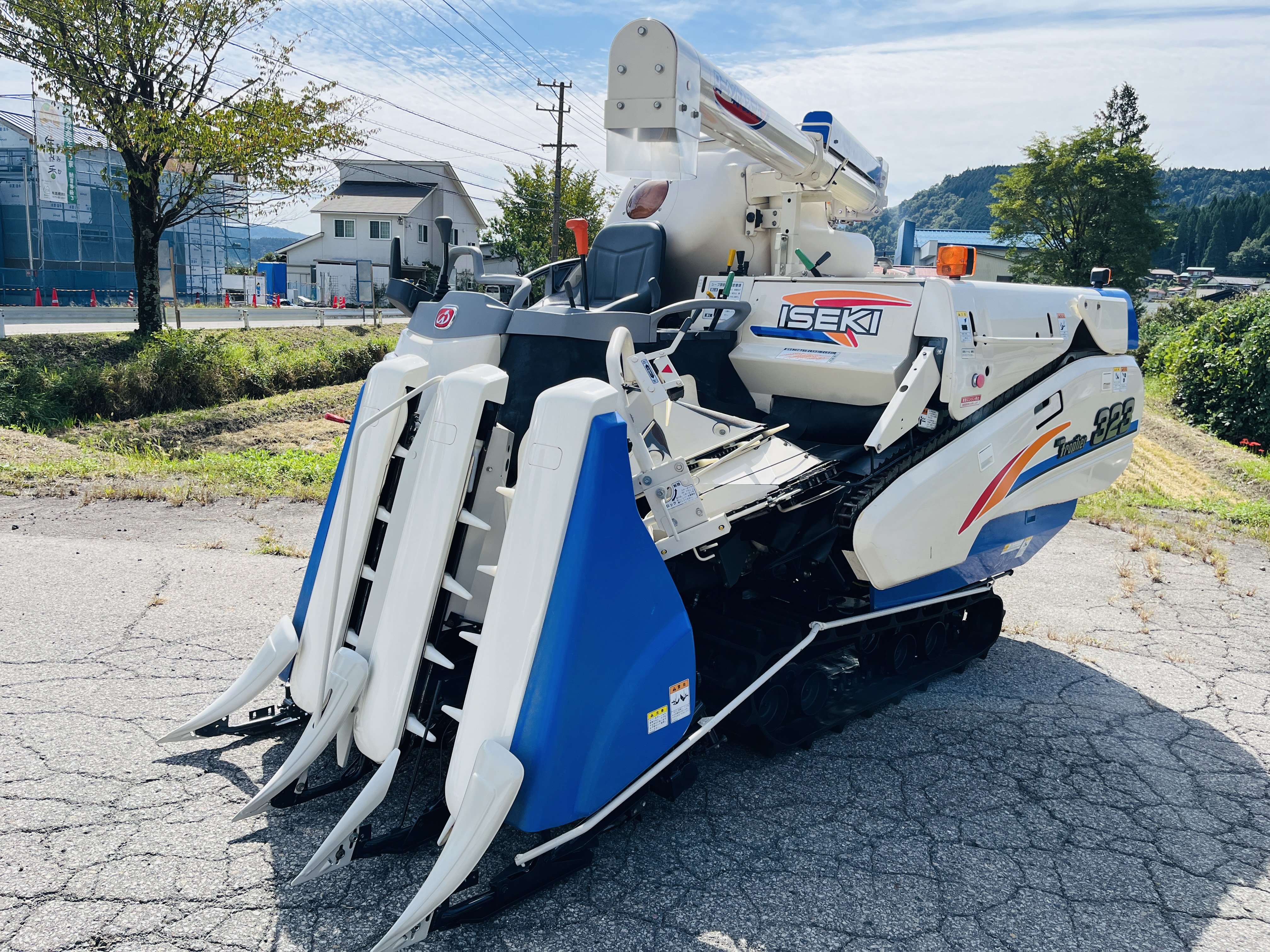 イセキ 中古コンバイン HVF323G-ZKWCの商品画像1