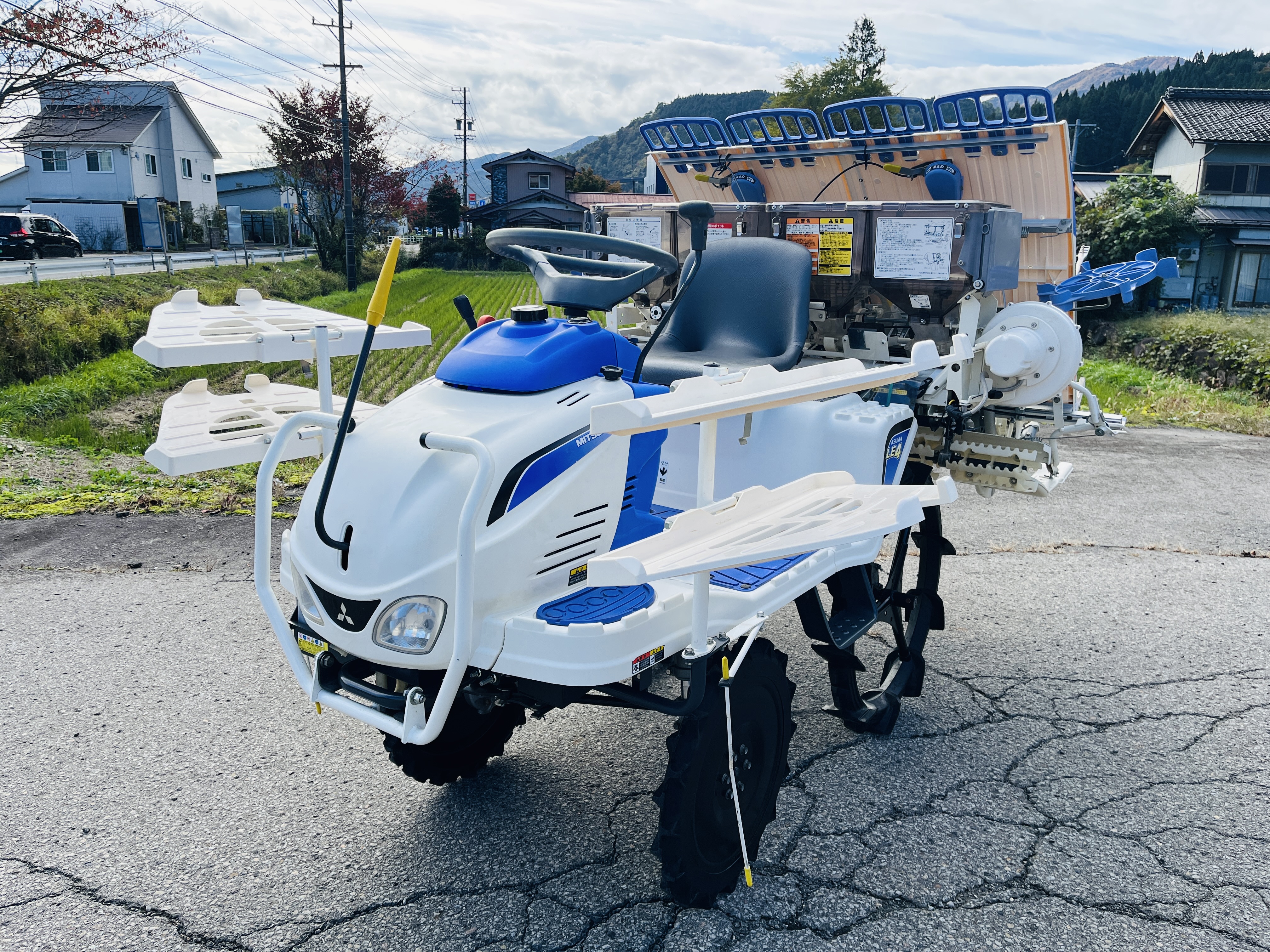 三菱マヒンドラ農機 中古田植機 LE4の商品画像1