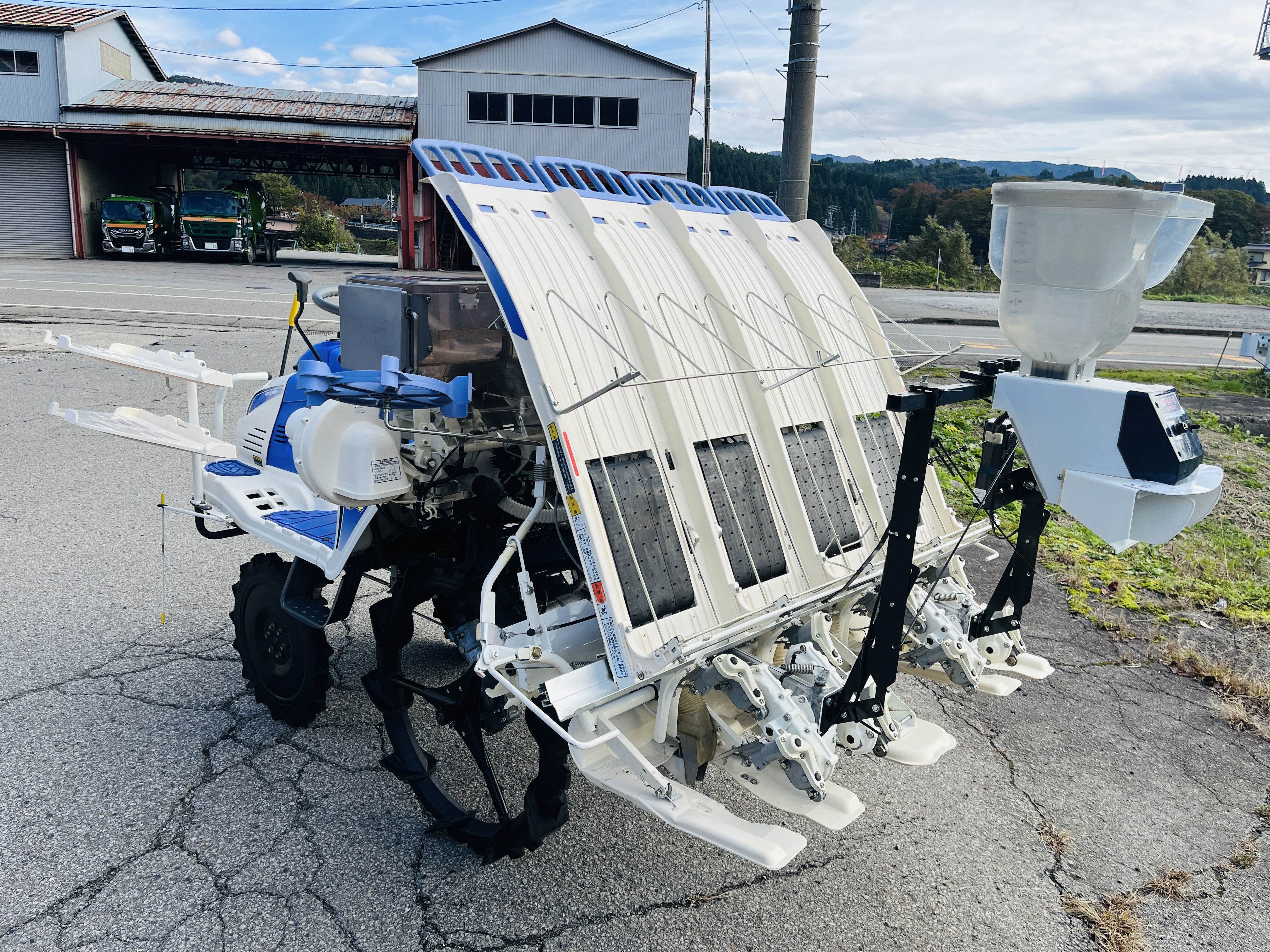 三菱マヒンドラ農機 中古田植機 LE4の商品画像4