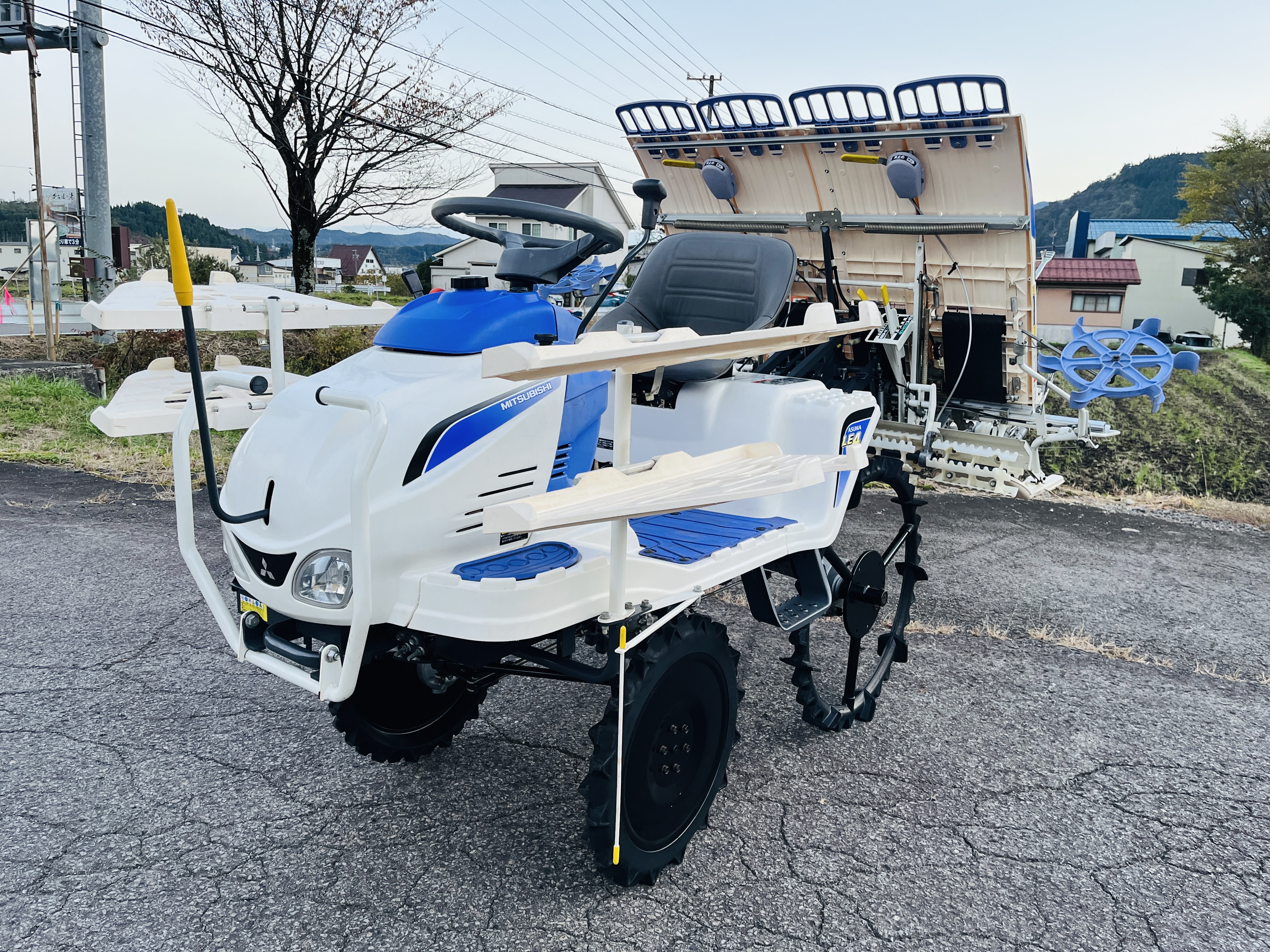 三菱マヒンドラ農機 中古田植機 LE4の商品画像1