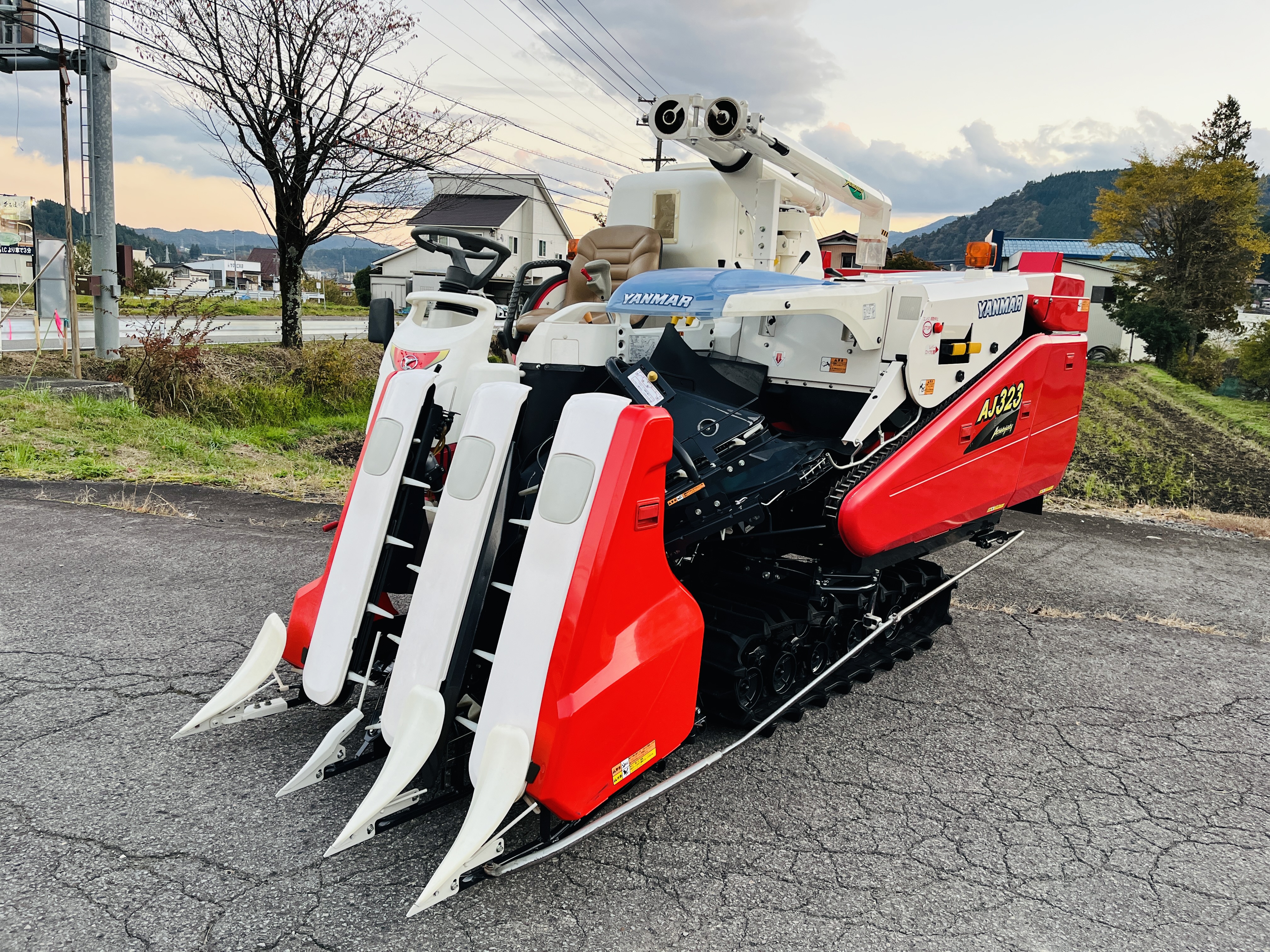 ヤンマー 中古コンバイン AJ323の商品画像1