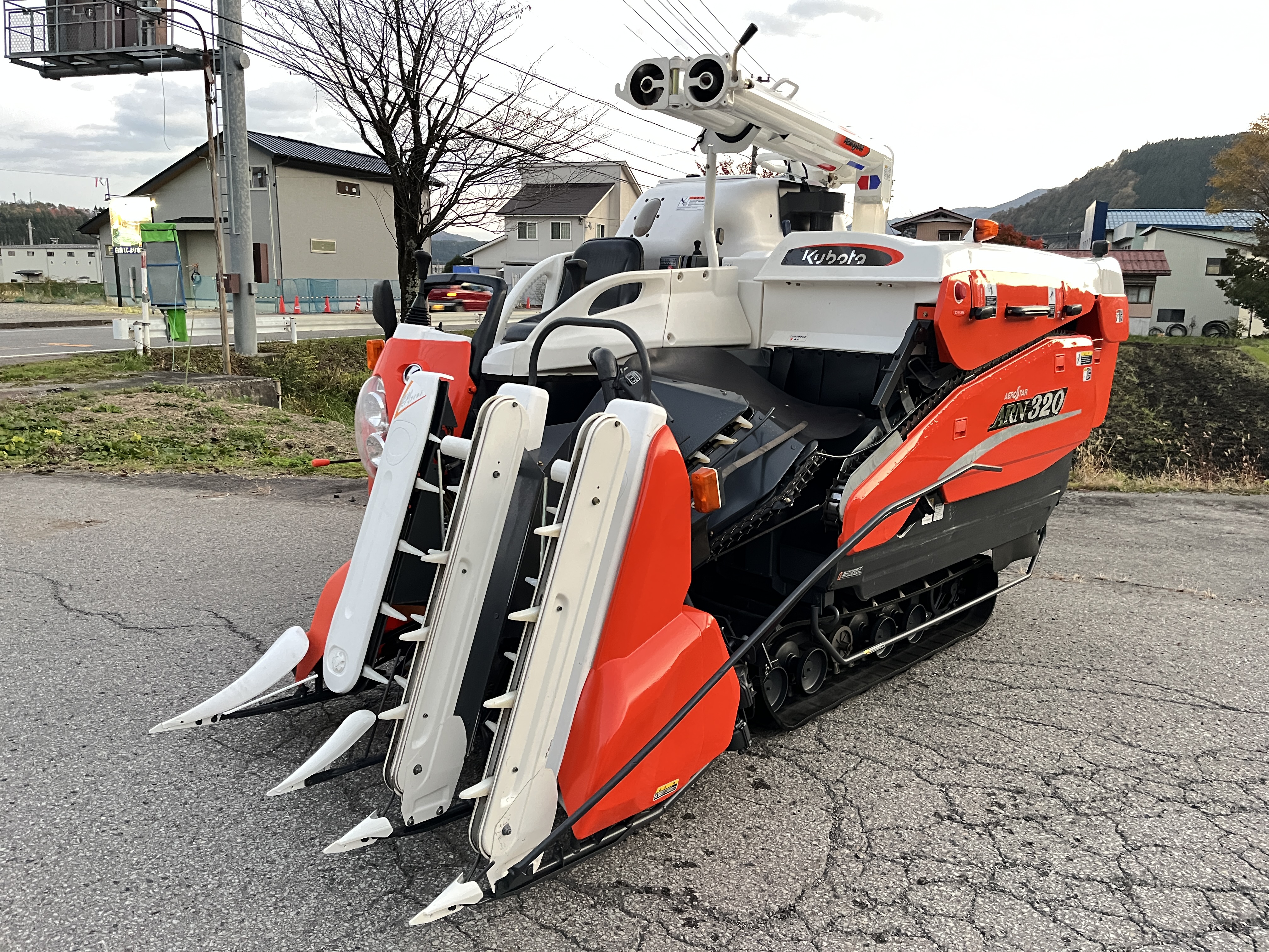 クボタ 中古コンバイン ARN320-GDXWの商品画像1