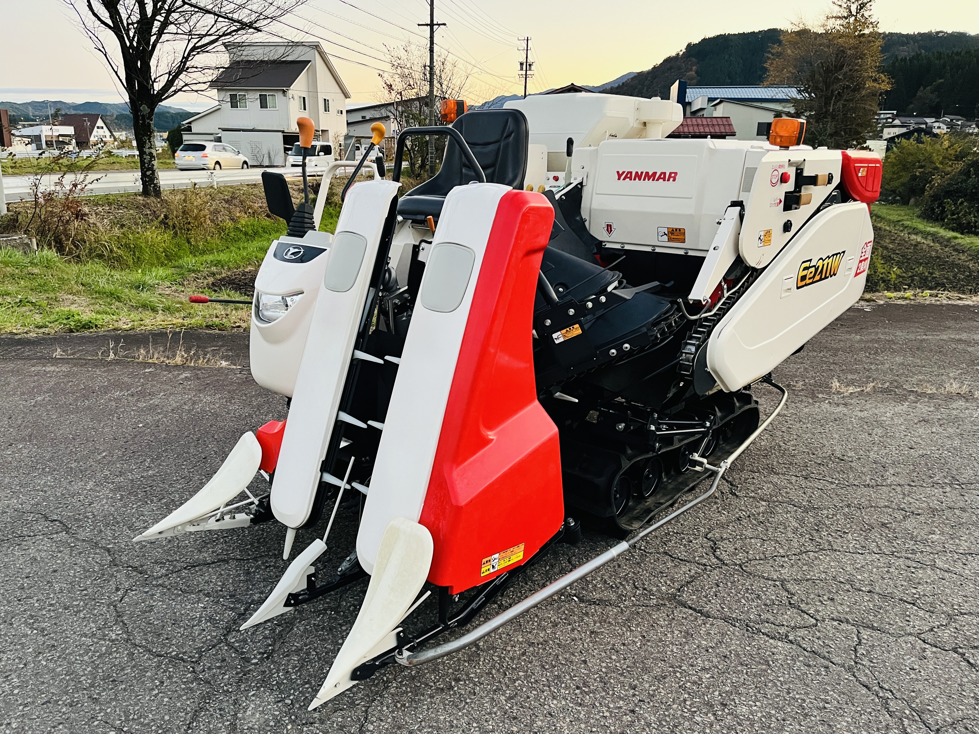 ヤンマー 中古コンバイン Ee211Wの商品画像1