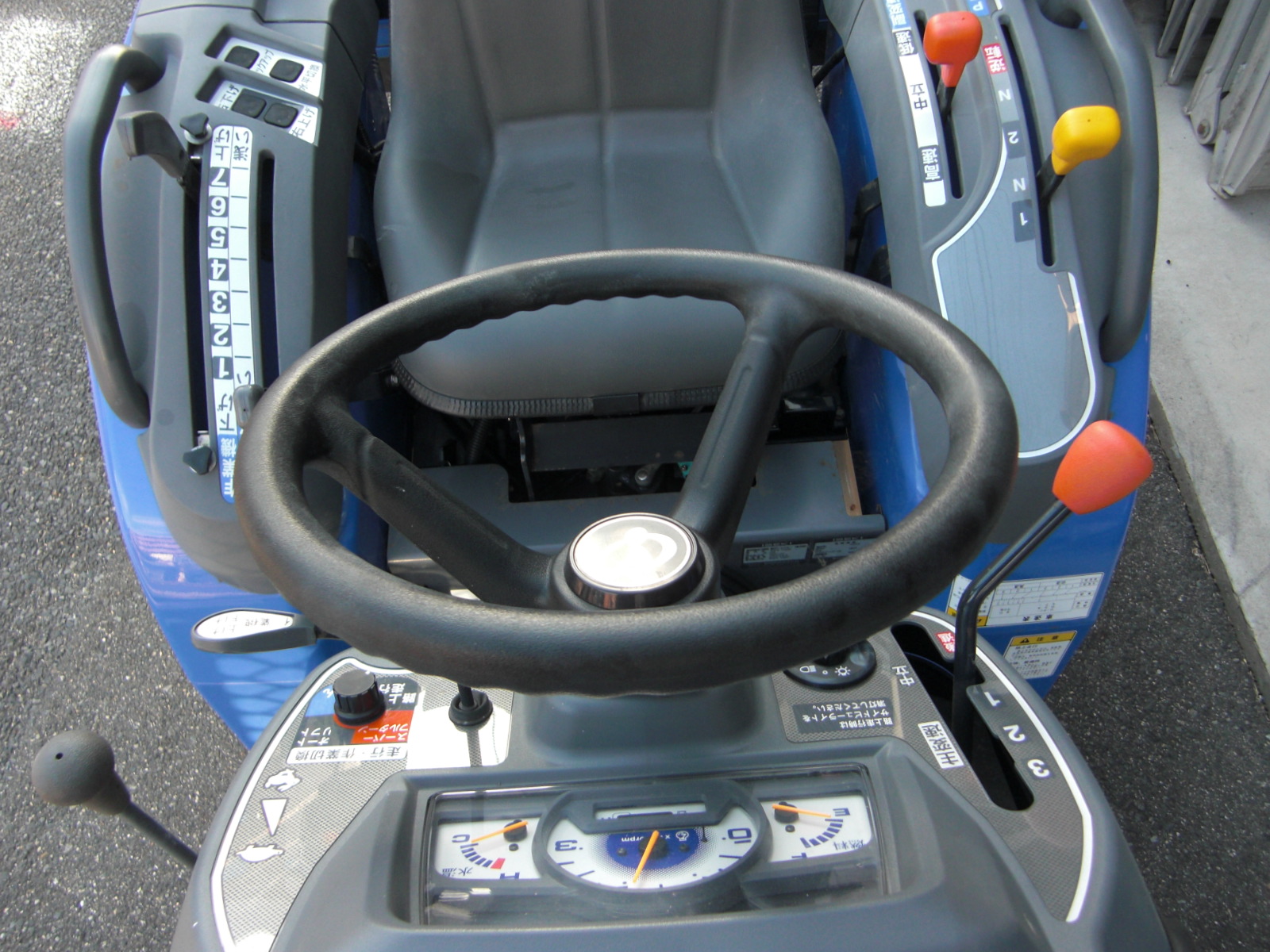 イセキ 中古トラクター TQ15-LKXA2V     小型フル装備！　低アワー機！の商品画像2