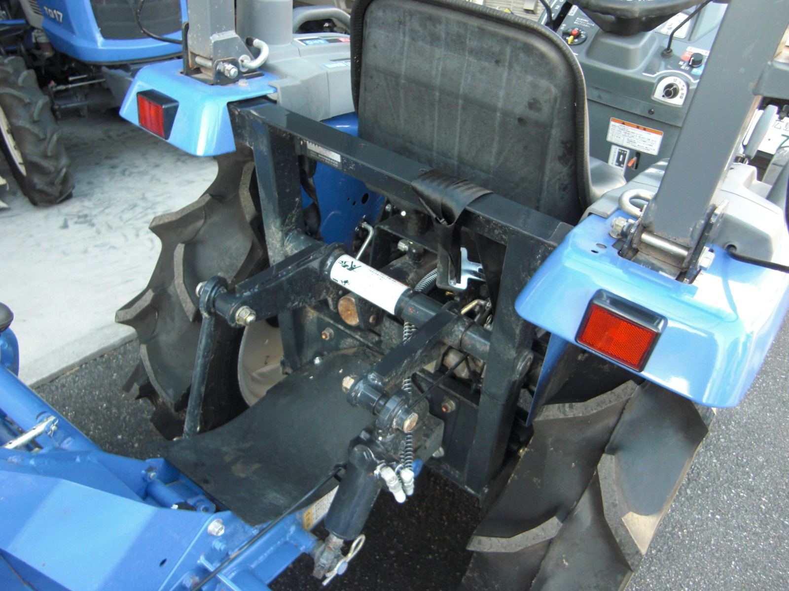 イセキ 中古トラクター TQ15-LKXA2V     小型フル装備！　低アワー機！の商品画像5