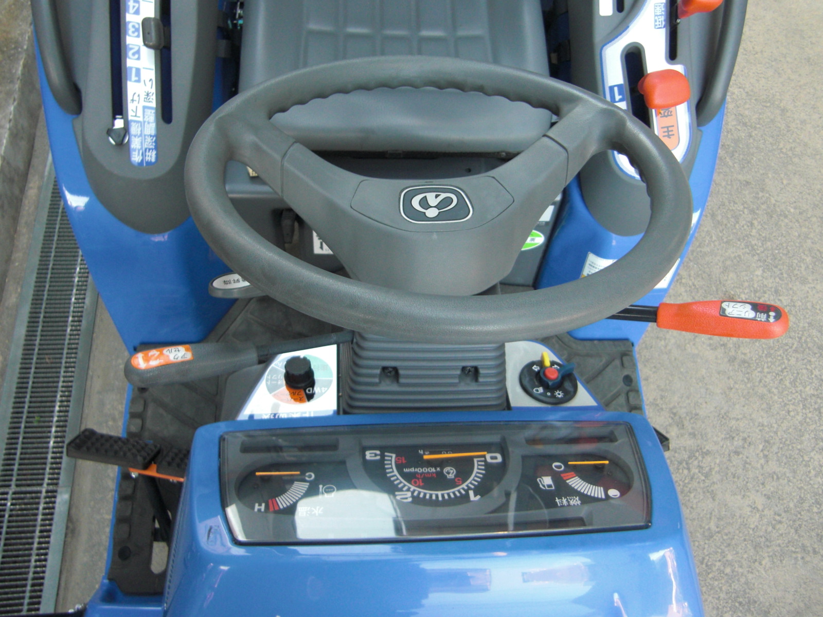 イセキ 中古トラクター TM16-KXZA2V　小型フル装備　！　低アワー機　！の商品画像2