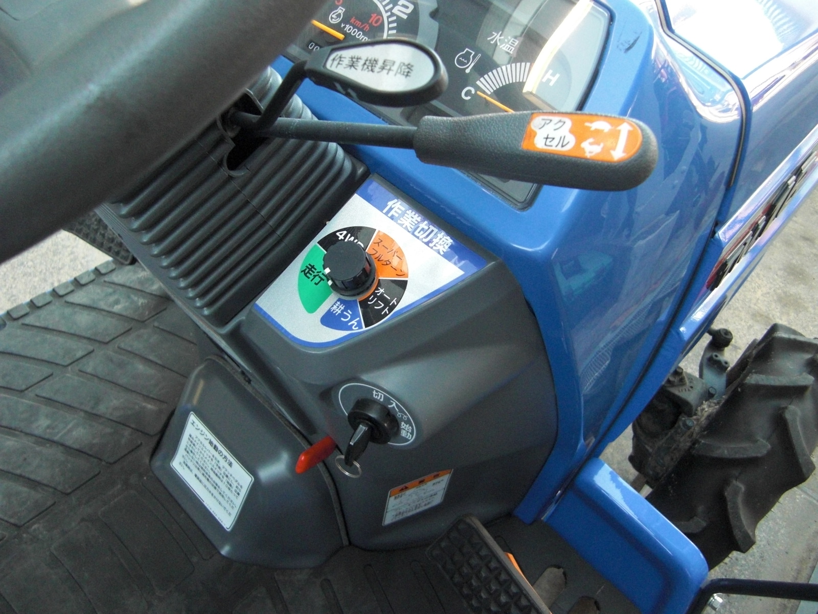 イセキ 中古トラクター TM16-KXZA2V　小型フル装備　！　低アワー機　！の商品画像6