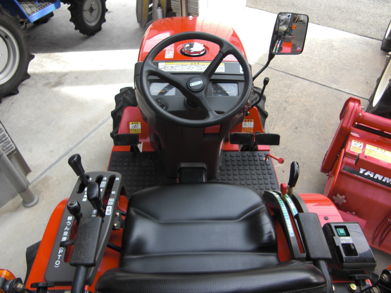 ヤンマー 中古トラクター Ke-60ABPUS4　小型フル装備 ！　低アワー機 ！の商品画像3