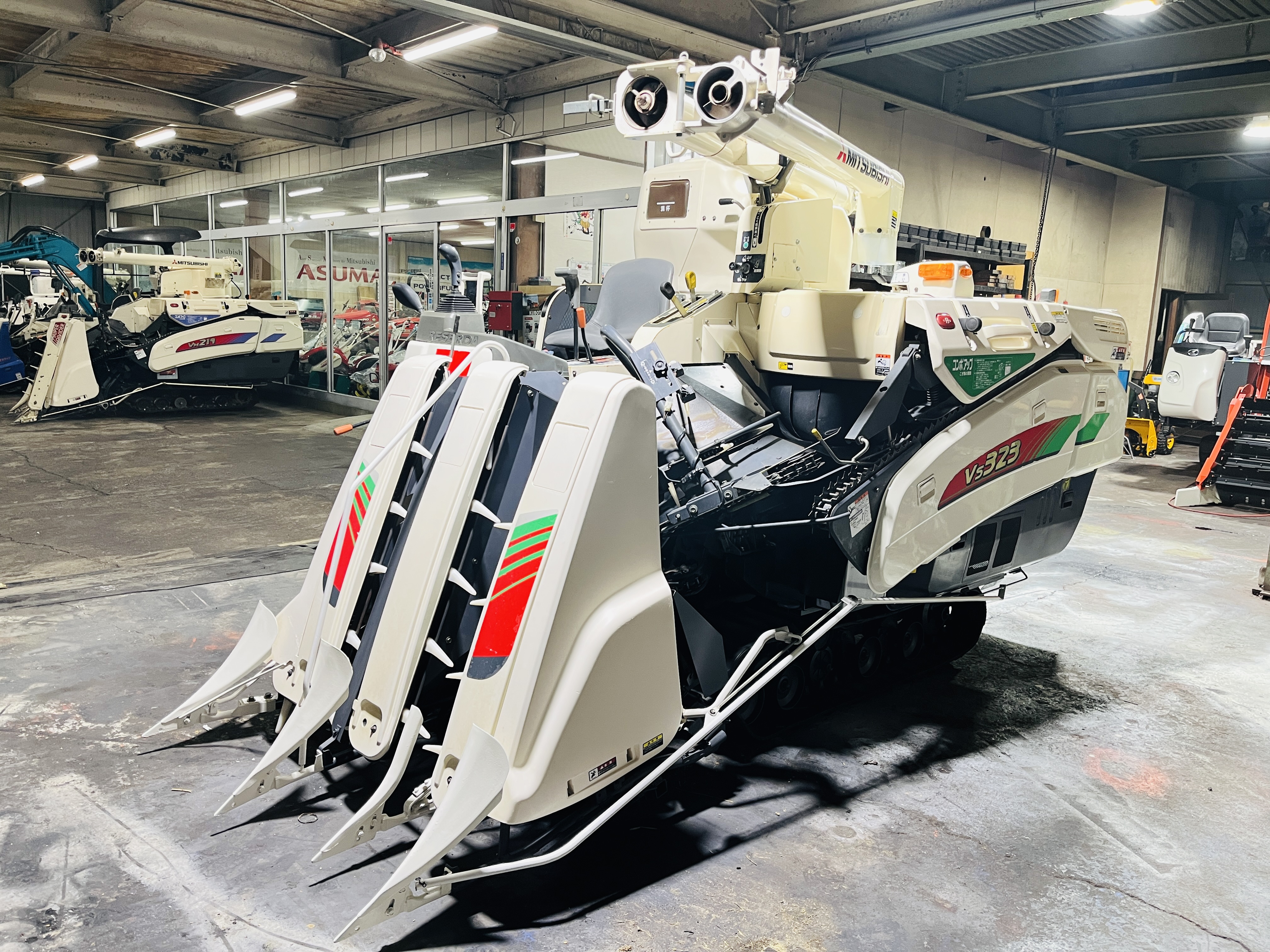 三菱マヒンドラ農機 中古コンバイン VS323の商品画像1