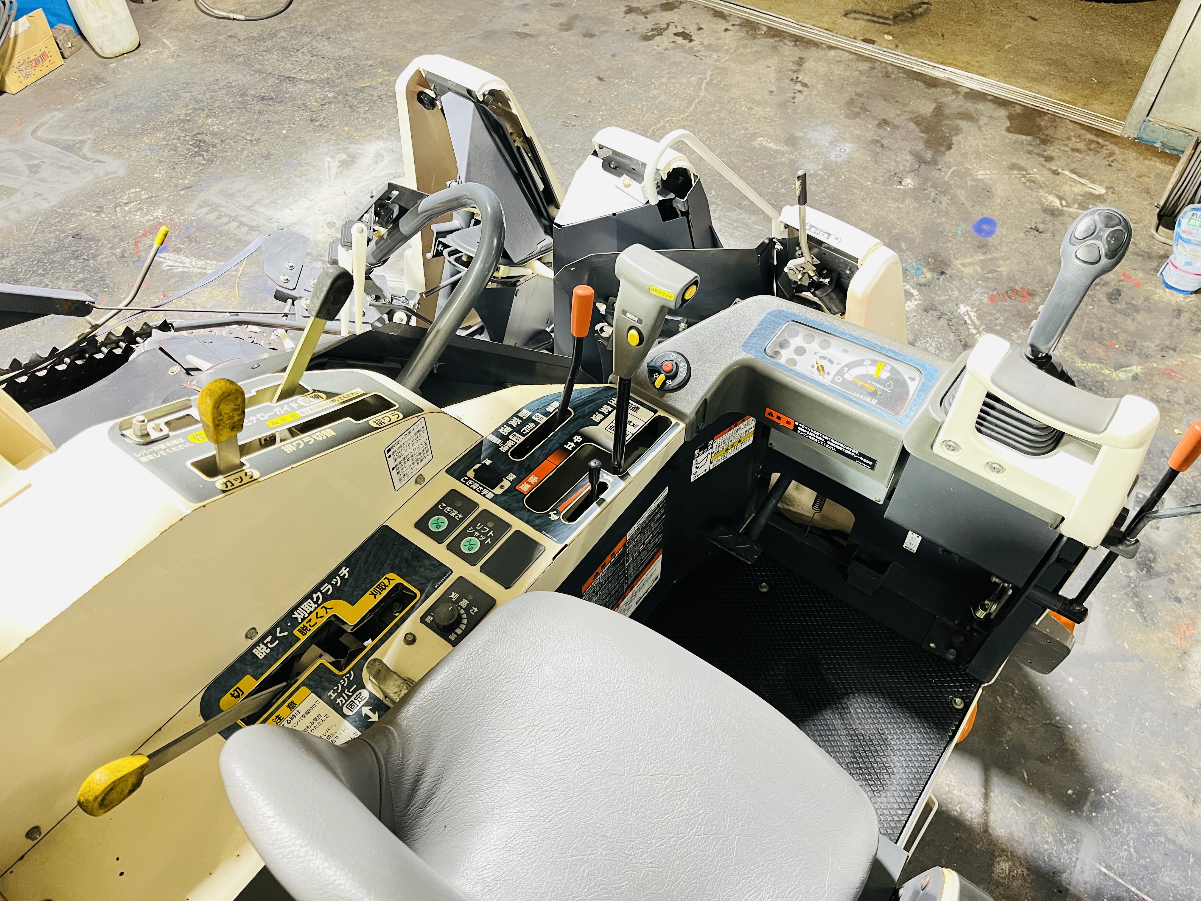 三菱マヒンドラ農機 中古コンバイン VS323の商品画像8