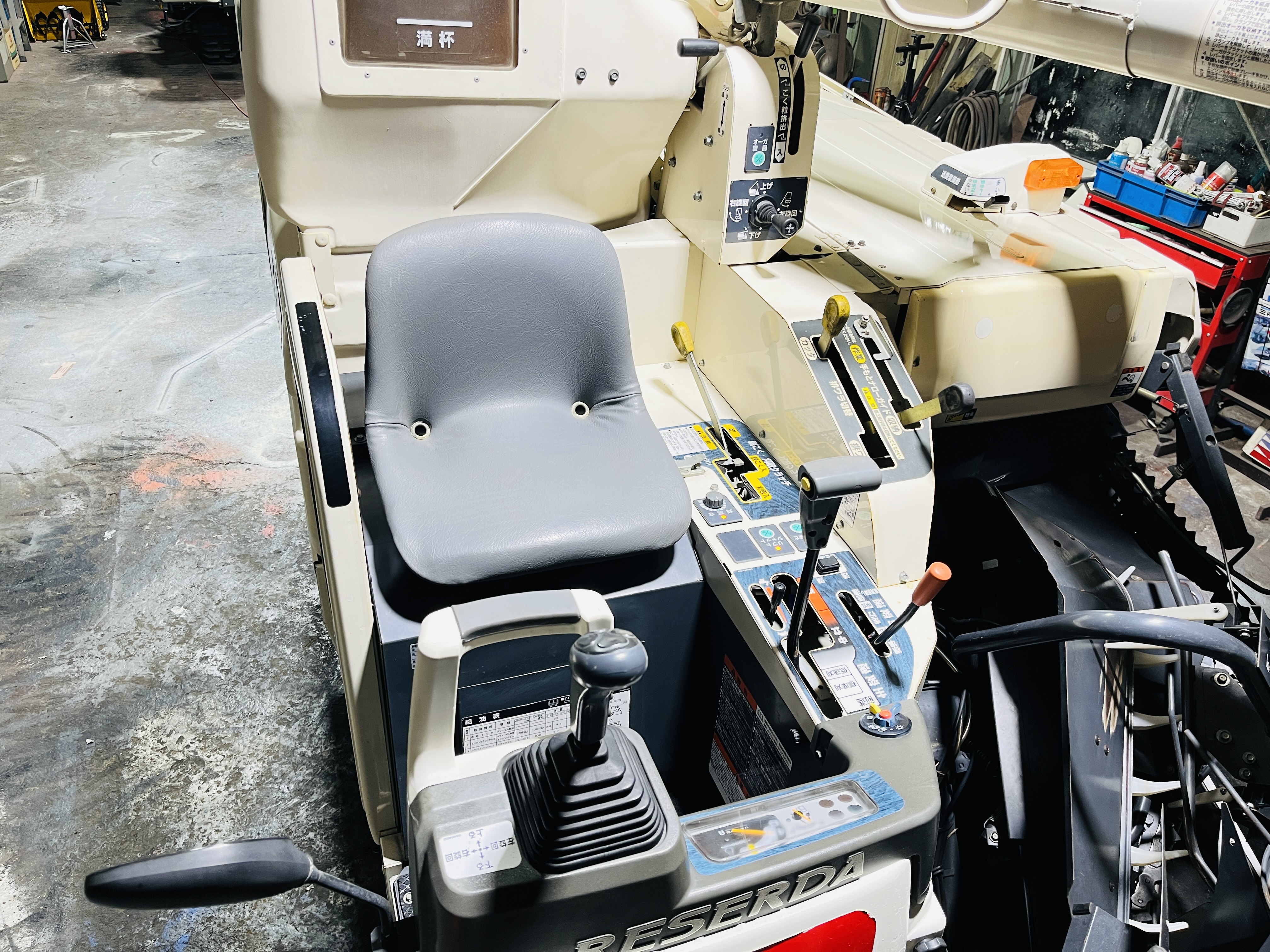 三菱マヒンドラ農機 中古コンバイン VS323の商品画像9