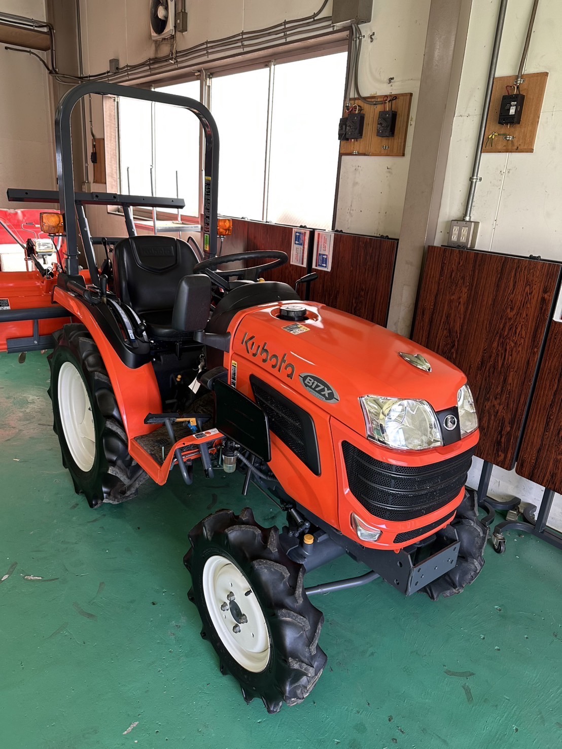 クボタ 中古トラクター B17XBSMG-RF3の商品画像1