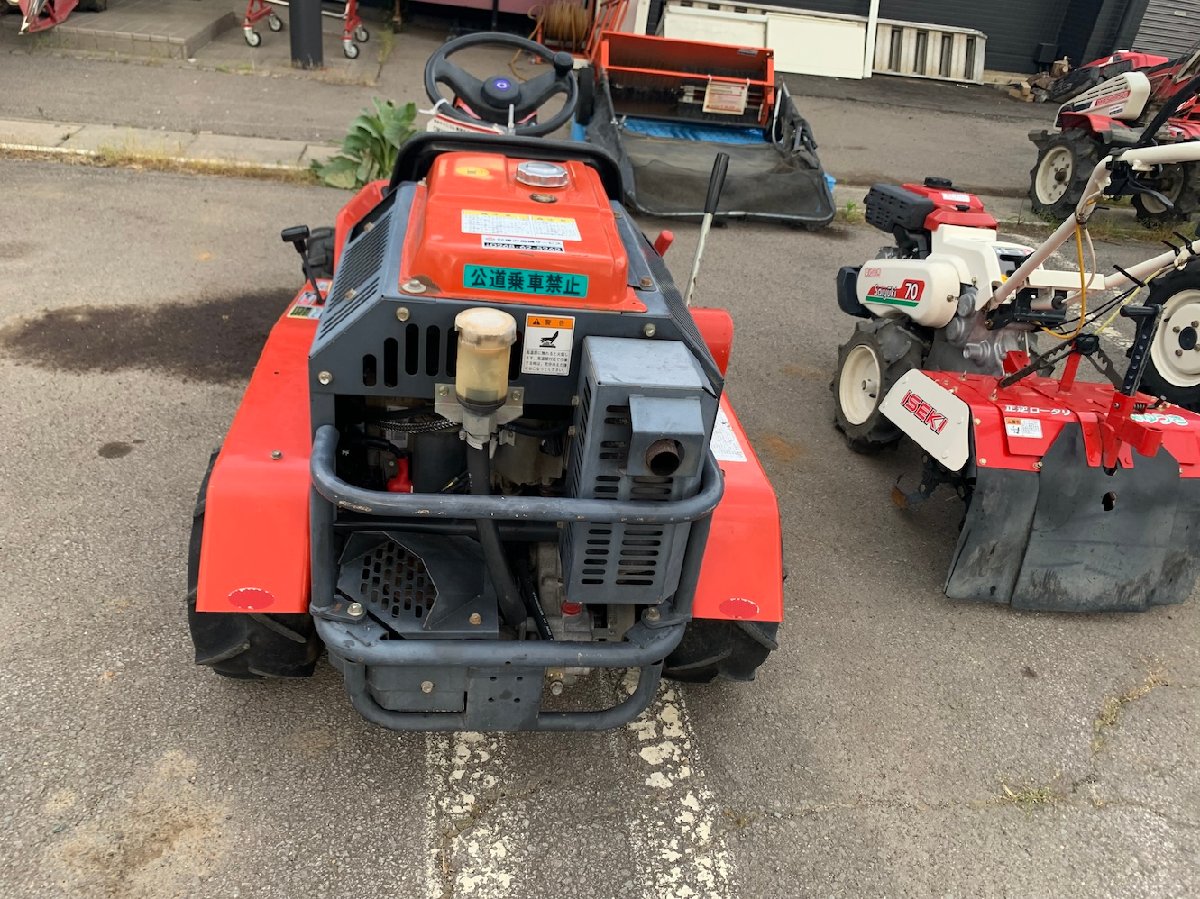  乗用草刈機 筑水キャニコム 乗用モアー CM1801 機体寸法:1840×995×885(mm) 出力18ps 使用燃料/容量:無鉛ガソリン/11Lの商品画像5